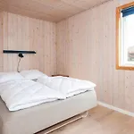 7 Person In Ulfborg-by Traum *